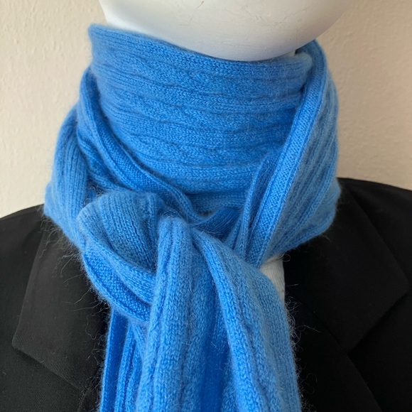 Like New Lands End sky blue cashmere cable knit scarf - Picture 2 of 10